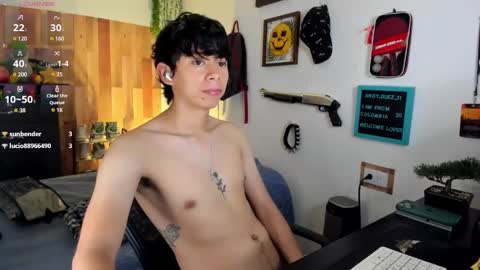 andy_guez_11 online show from February 2025 01:08:02 PM