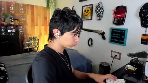 andy_guez_11 online show from February 2025 11:30:01 AM