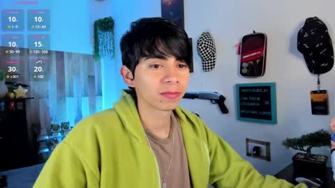 andy_guez_11 online show from February 2025 10:41:01 AM