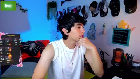 andy_guez_11 online show from October 2025 10:13:02 AM