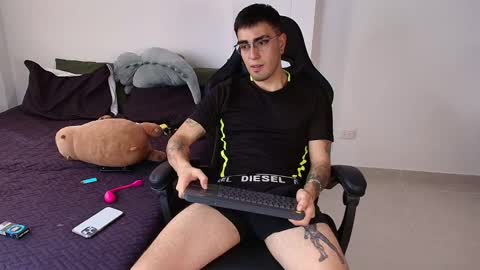 Snapshot of andy_shaaw chatting on February 2025 08:19:02 PM Andres online show from February 2025 08:19:02 PM