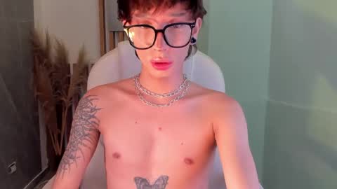Snapshot of andywiills chatting on June 2026 10:04:01 PM Andy online show from June 2026 10:04:01 PM