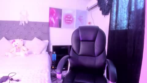          online show from October 2025 07:25:02 PM