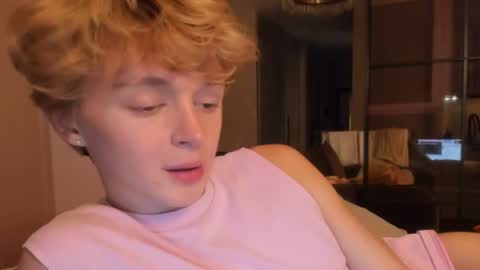 angel_andreww online show from April 2026 05:30:01 PM