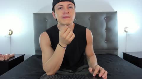 Angel Cuervo online show from December 2024 12:27:01 PM