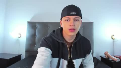 Angel Cuervo online show from December 2024 12:30:02 PM