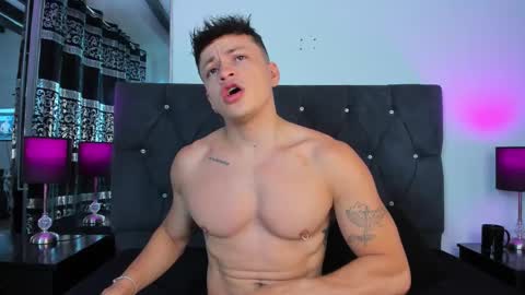 Angel Cuervo online show from December 2025 12:42:02 PM