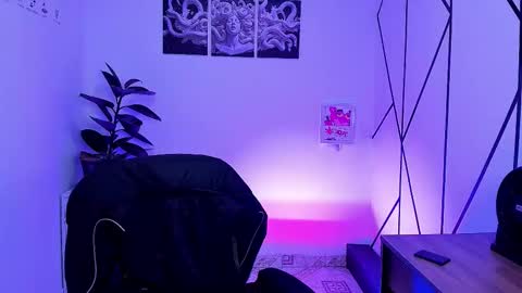 Snapshot of angel_dragun chatting on October 2025 03:20:01 AM Angel-dragun online show from October 2025 03:20:01 AM