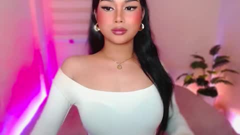 Snapshot of angel_eloaxx chatting on May 2026 04:45:02 PM Angel online show from May 2026 04:45:02 PM