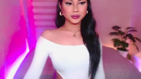 Snapshot of angel_eloaxx chatting on June 2026 02:21:01 PM Angel online show from June 2026 02:21:01 PM
