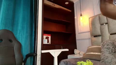 Nicolle  online show from January 2025 10:22:01 AM