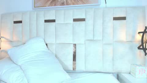 Nicolle  online show from October 2025 02:23:02 AM