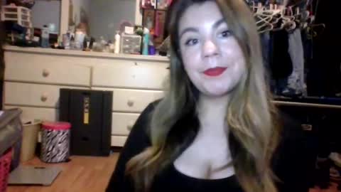 Snapshot of angel_raexx chatting on November 2025 09:02:02 PM Angel online show from November 2025 09:02:02 PM