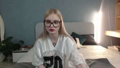 Snapshot of angel_share chatting on June 2026 05:54:01 AM Angela online show from June 2026 05:54:01 AM