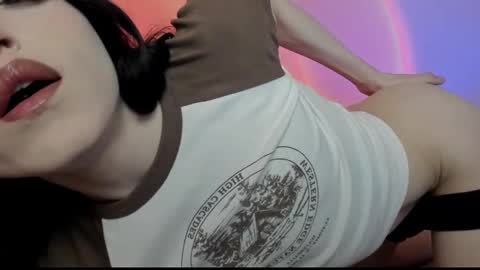 Snapshot of angel_wavee chatting on December 2024 02:33:01 PM Angel Love online show from December 2024 02:33:01 PM