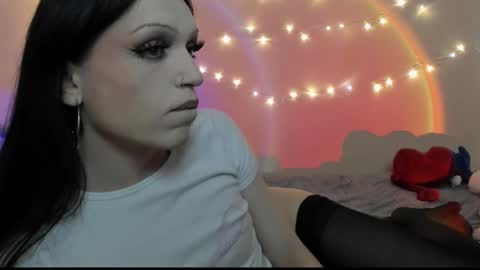 Snapshot of angel_wavee chatting on December 2024 07:25:02 PM Angel Love online show from December 2024 07:25:02 PM