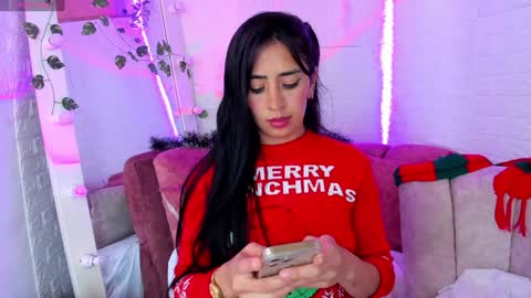 Snapshot of angela_black_hair chatting on December 2024 10:58:02 PM Angela black hair online show from December 2024 10:58:02 PM