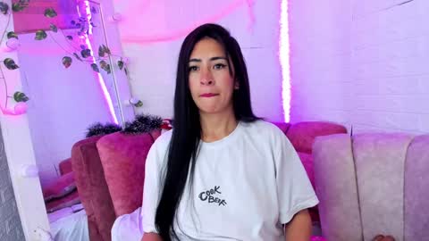 Snapshot of angela_black_hair chatting on December 2024 11:22:02 AM Angela black hair online show from December 2024 11:22:02 AM