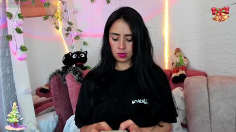 Snapshot of angela_black_hair chatting on January 2025 11:55:01 PM Angela black hair online show from January 2025 11:55:01 PM