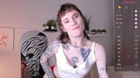 Snapshot of angela_fog chatting on March 2025 12:04:01 AM angela_fog online show from March 2025 12:04:01 AM
