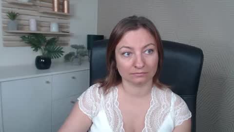 Angela online show from September 2025 06:27:02 AM