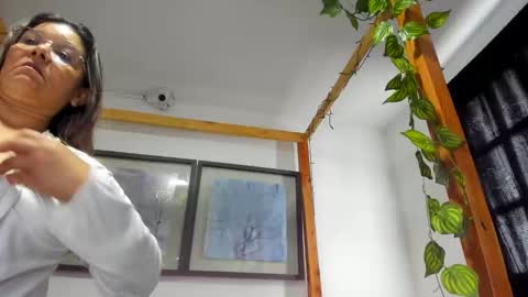 angela_ss online show from November 2025 04:30:02 PM