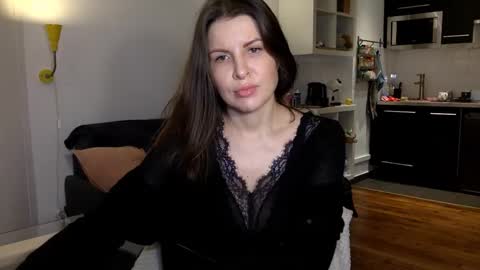 Angela online show from December 2025 08:37:02 PM