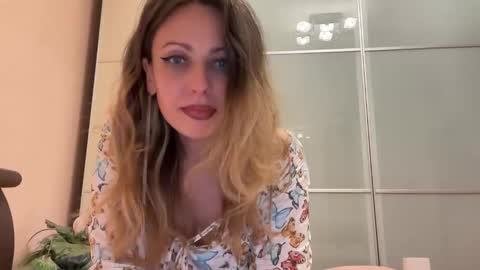 AngelAlexiss online show from September 2025 05:03:01 PM