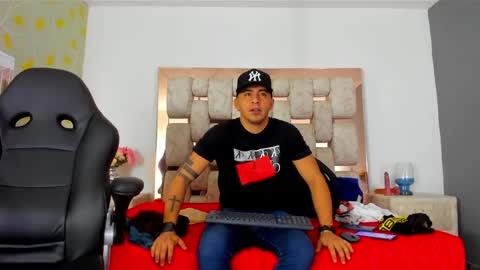 Angel And Cris online show from September 2025 12:07:02 PM