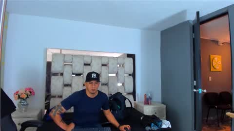 Angel And Cris online show from September 2025 12:07:01 PM