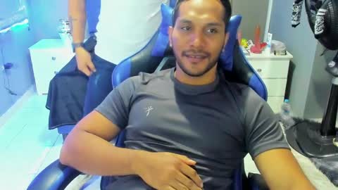 Angel And Cris online show from September 2025 12:28:02 PM