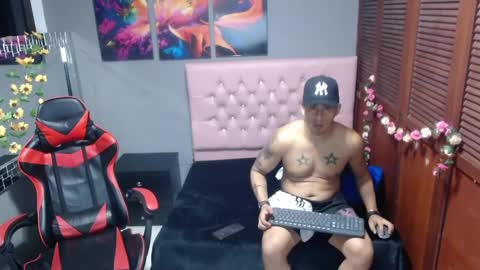 Angel And Cris online show from September 2025 12:39:02 PM