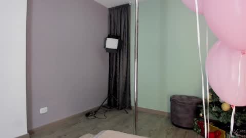 Snapshot of angelbae_ chatting on December 2024 05:31:01 PM AngelBae online show from December 2024 05:31:01 PM