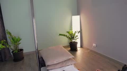 Snapshot of angelbae_ chatting on February 2025 04:11:01 PM AngelBae online show from February 2025 04:11:01 PM