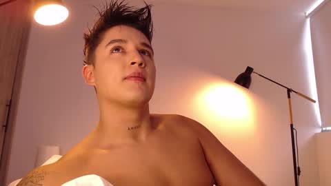 Angel online show from October 2025 08:09:02 PM