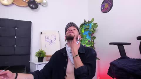 Snapshot of angeldamianart chatting on November 2025 07:47:02 PM angeldamianart online show from November 2025 07:47:02 PM