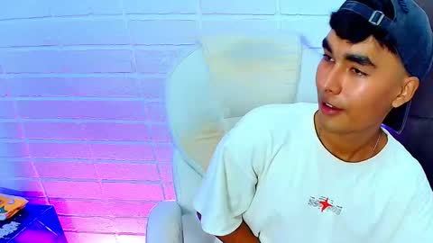 Snapshot of angelduzzzt chatting on October 2025 02:14:02 PM AngelduzZzt online show from October 2025 02:14:02 PM