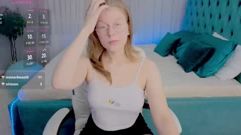 Ksenia online show from November 2025 03:56:01 PM