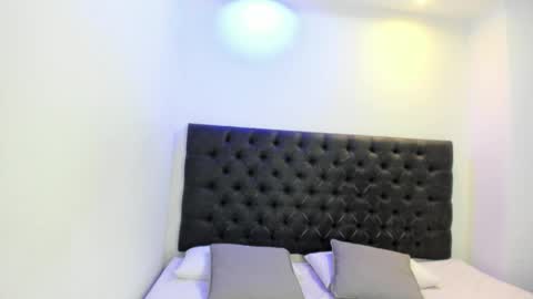 Angeli online show from October 2025 10:57:02 AM