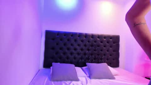 Angeli online show from December 2025 10:57:02 AM