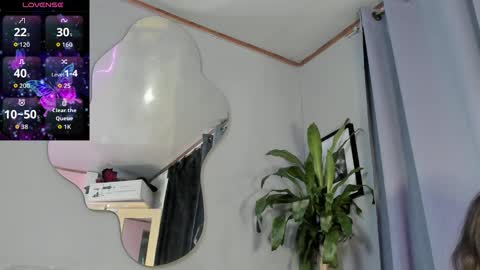 Carolina online show from November 2025 02:13:01 AM