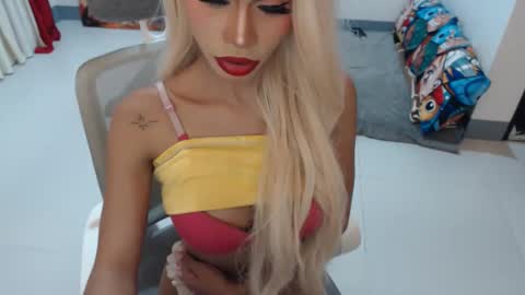 DIVINE ANGEL online show from January 2026 11:32:02 PM