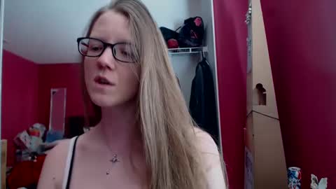 Snapshot of angelicangel3 chatting on March 2025 09:45:02 PM AngelicAngel online show from March 2025 09:45:02 PM