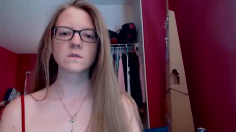 Snapshot of angelicangel3 chatting on October 2025 04:37:01 PM AngelicAngel online show from October 2025 04:37:01 PM