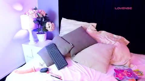 Angelique online show from October 2025 08:43:02 PM