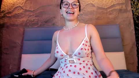 Snapshot of angelinablanc_ chatting on November 2025 11:32:02 AM ANGELINA online show from November 2025 11:32:02 AM