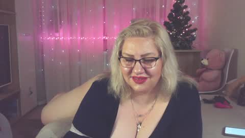 Snapshot of angelinaglam chatting on December 2024 02:38:01 PM AngelinaGlam online show from December 2024 02:38:01 PM