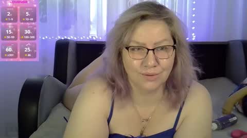 Snapshot of angelinaglam chatting on October 2025 10:58:02 AM AngelinaGlam online show from October 2025 10:58:02 AM