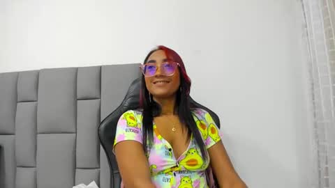 Snapshot of angelinamurphy chatting on February 2025 02:05:02 AM AngelinaMurphy online show from February 2025 02:05:02 AM