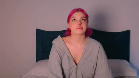 Angelinhaa  online show from November 2025 05:11:01 PM